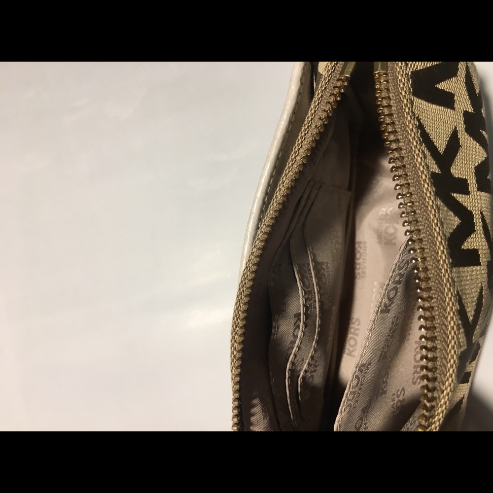 Michael Kors clutch, cocktail, or cosmetic jewelry purse tan gold brown zipper - Picture 3 of 4